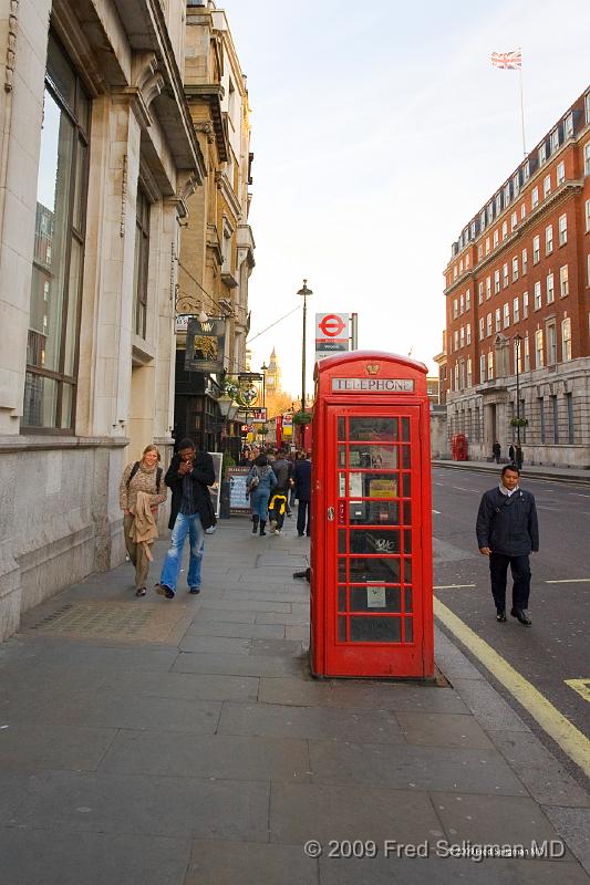 20090408_190239_D3 P2.jpg - Phone booth